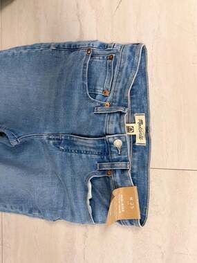 Madewell Mid-Rise Kick Out Jeans size 25